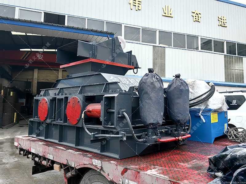 中型鹅卵石制砂机发往福建